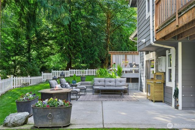 860 Valley View Place SW, Issaquah, WA 98027