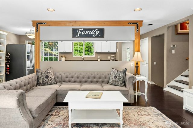 860 Valley View Place SW, Issaquah, WA 98027