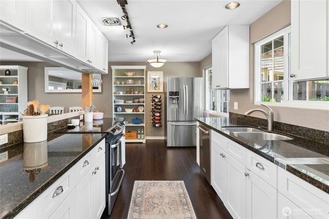 860 Valley View Place SW, Issaquah, WA 98027