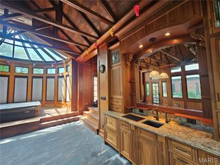 3130 Russell Boulevard, St Louis, MO 63104