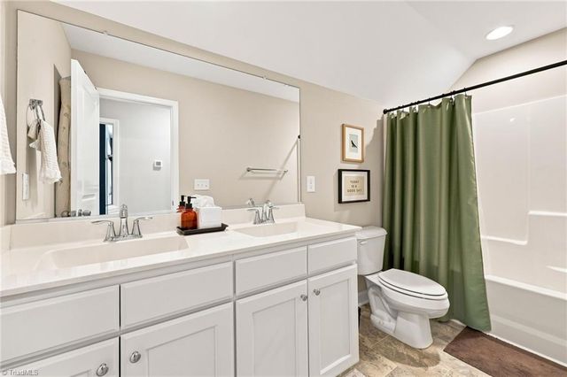 219 Hawks Nest Circle, Clemmons, NC 27012