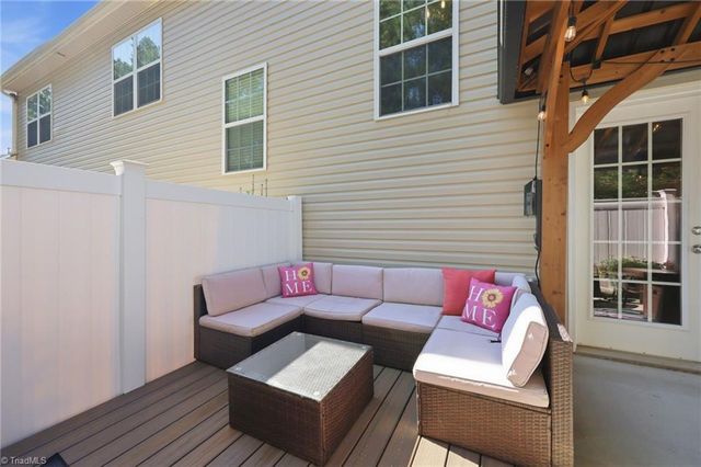 219 Hawks Nest Circle, Clemmons, NC 27012