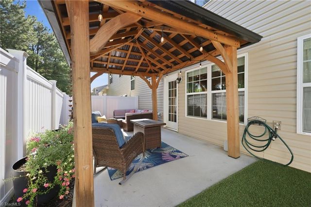 219 Hawks Nest Circle, Clemmons, NC 27012