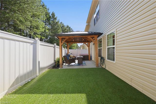 219 Hawks Nest Circle, Clemmons, NC 27012