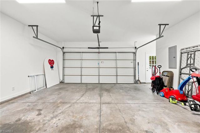 219 Hawks Nest Circle, Clemmons, NC 27012