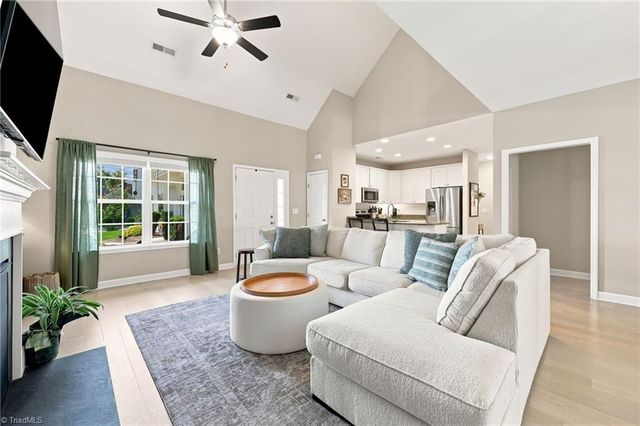 219 Hawks Nest Circle, Clemmons, NC 27012