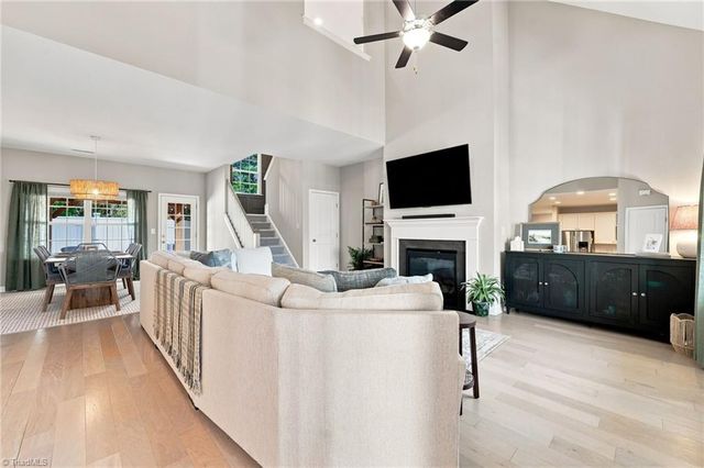 219 Hawks Nest Circle, Clemmons, NC 27012