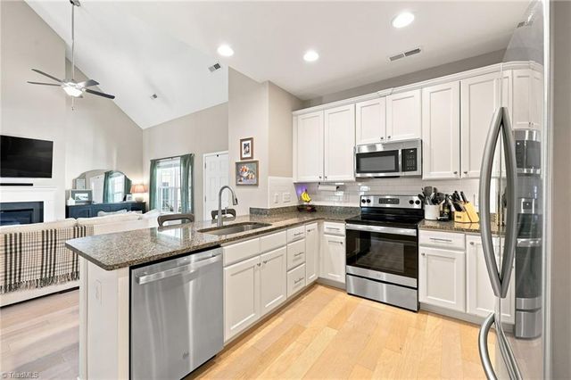 219 Hawks Nest Circle, Clemmons, NC 27012