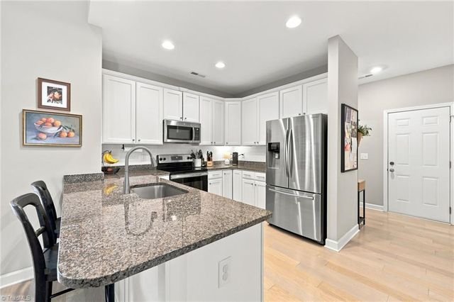 219 Hawks Nest Circle, Clemmons, NC 27012