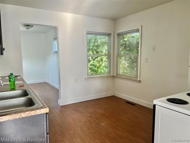 27803 Dartmouth Street, Madison Heights, MI 48071