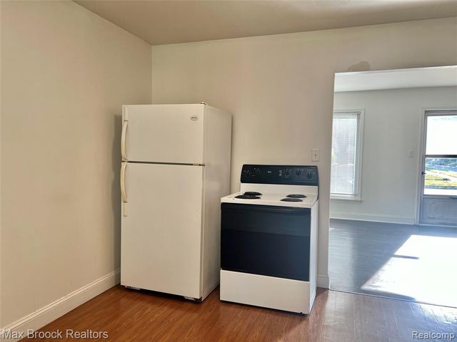 27803 Dartmouth Street, Madison Heights, MI 48071