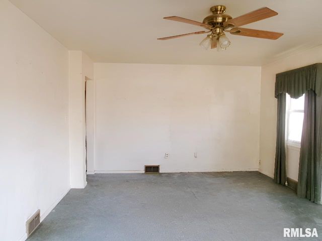 1300 JEFFERSON Street, Pekin, IL 61554