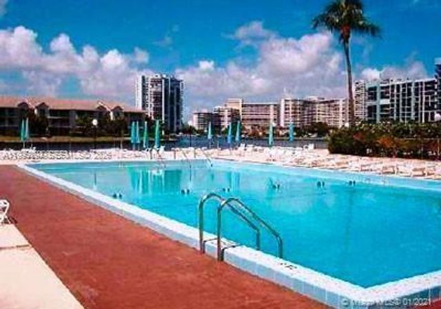 3800 S Ocean Dr 902, Hollywood, FL 33019