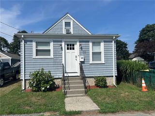 111 Cedar Avenue, Portsmouth, RI 02871