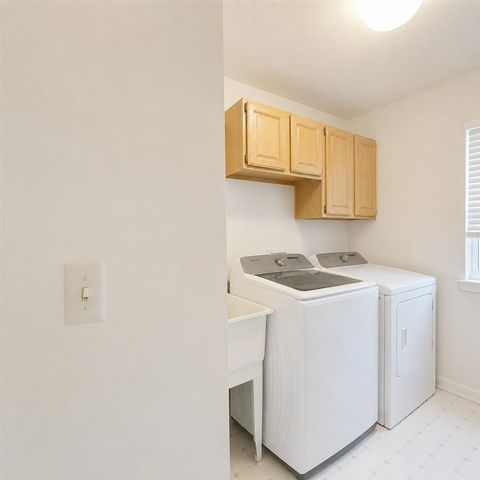 4953 S Ridgeside Circle, Ann Arbor, MI 48105