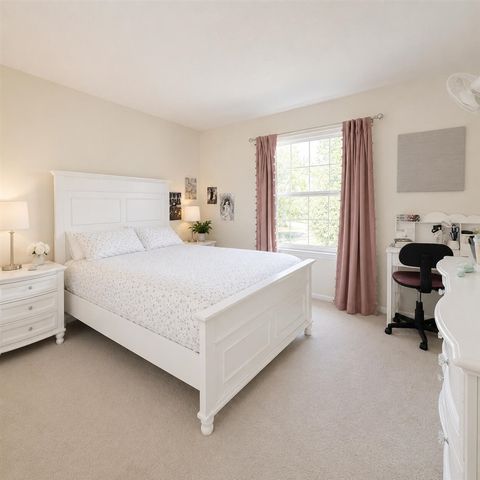 4953 S Ridgeside Circle, Ann Arbor, MI 48105