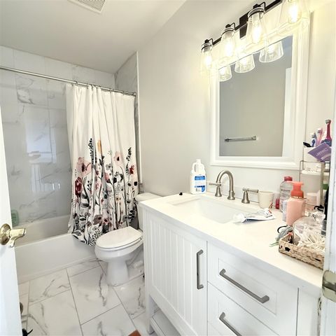4953 S Ridgeside Circle, Ann Arbor, MI 48105
