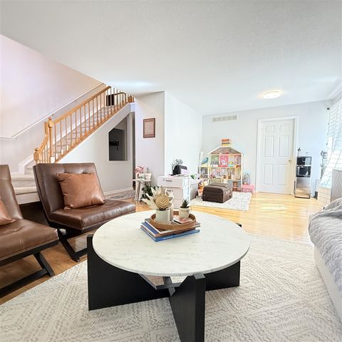 4953 S Ridgeside Circle, Ann Arbor, MI 48105