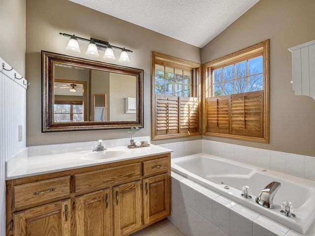 2910 Desoto Street, Little Canada, MN 55117