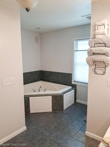 6807 Big Trail Road, Holly, MI 48442