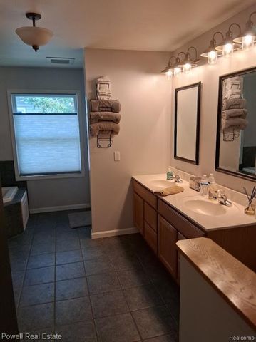 6807 Big Trail Road, Holly, MI 48442