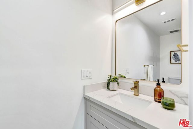10902 Art Street, Burbank, CA 91040