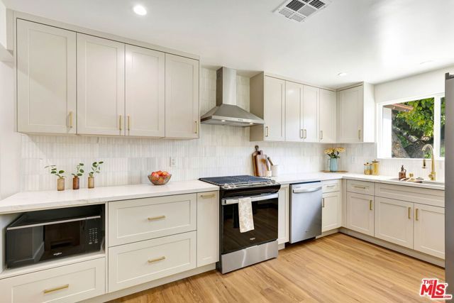 10902 Art Street, Burbank, CA 91040