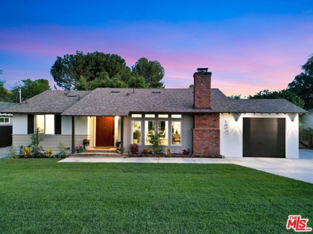 10902 Art Street, Burbank, CA 91040