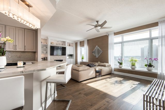 855 E 22nd Street 413, Lombard, IL 60148