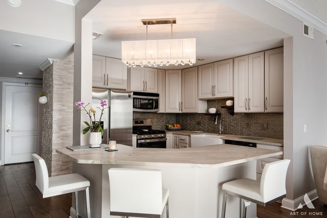 855 E 22nd Street 413, Lombard, IL 60148