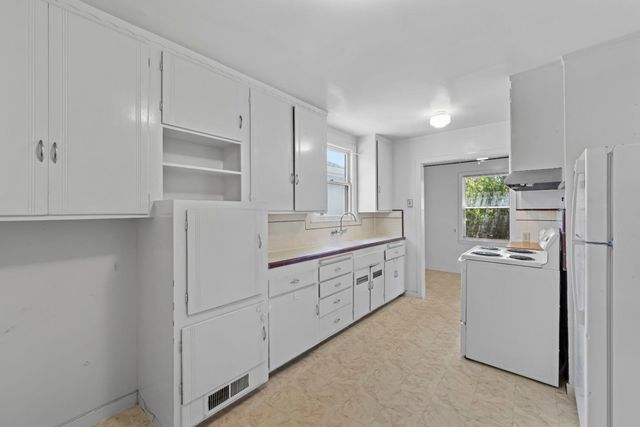 933 Larkspur Drive, Burlingame, CA 94010