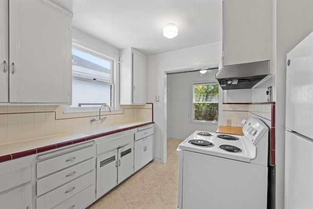933 Larkspur Drive, Burlingame, CA 94010