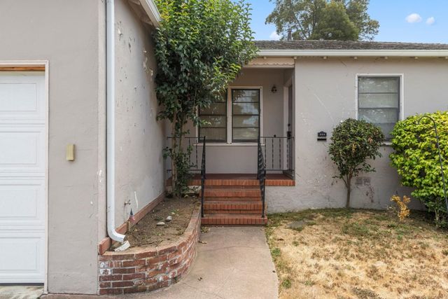 933 Larkspur Drive, Burlingame, CA 94010