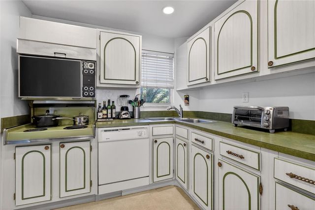 8900 Washington Boulevard 306A, Hollywood, FL 33025