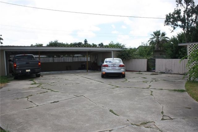 1008 Egyptian Dr, Corpus Christi, TX 78412