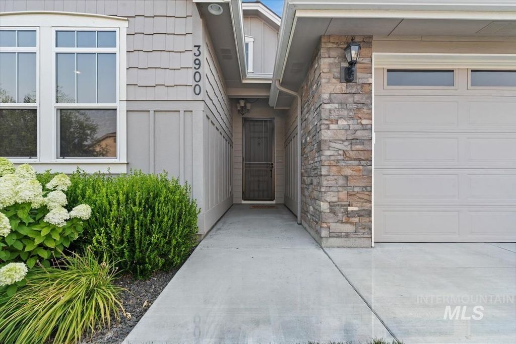3900 S Lone Pine Ave, Meridian, ID 83642 photo 3