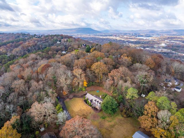 2413 Woolson Road, Chattanooga, TN 37406