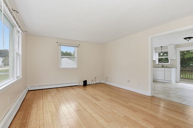 7 Boardman Ln 1, Attleboro, MA 02703