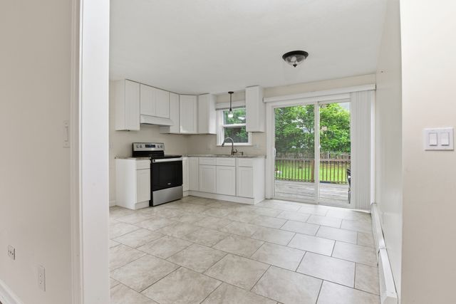 7 Boardman Ln 1, Attleboro, MA 02703