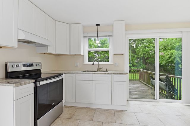 7 Boardman Ln 1, Attleboro, MA 02703