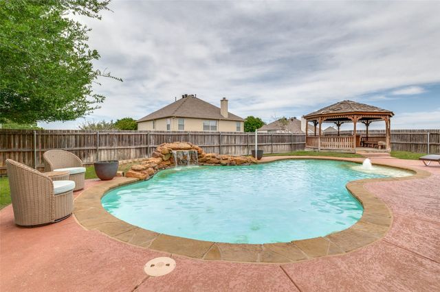 2456 Whispering Breeze Drive, Grand Prairie, TX 75050