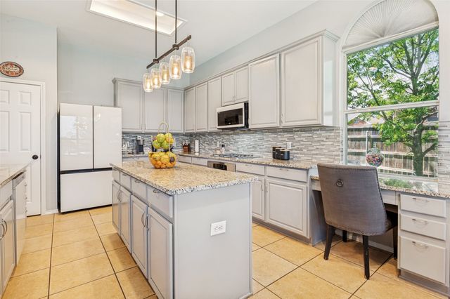 2456 Whispering Breeze Drive, Grand Prairie, TX 75050