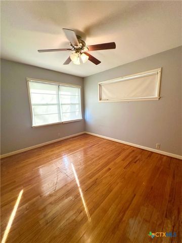 113 E Young Avenue, Temple, TX 76501