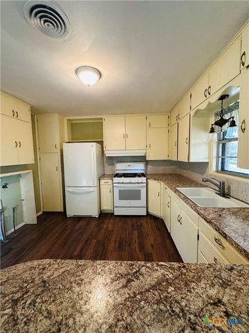 113 E Young Avenue, Temple, TX 76501