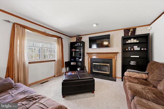 4305 RIDERS LN, Upper Chichester, PA 19061