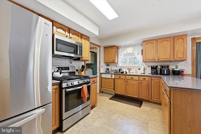 4305 RIDERS LN, Upper Chichester, PA 19061