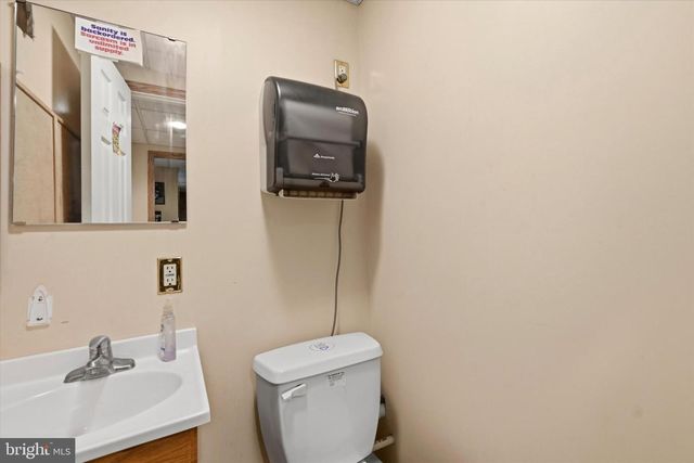 4305 RIDERS LN, Upper Chichester, PA 19061