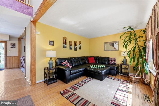 4305 RIDERS LN, Upper Chichester, PA 19061