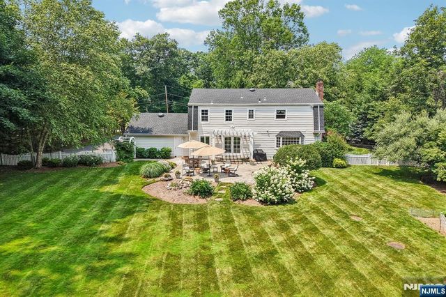 18 Roxbury Downs, Upper Saddle River, NJ 07458