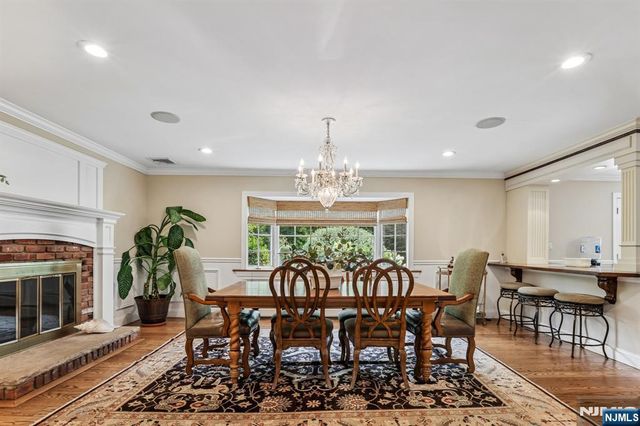 18 Roxbury Downs, Upper Saddle River, NJ 07458